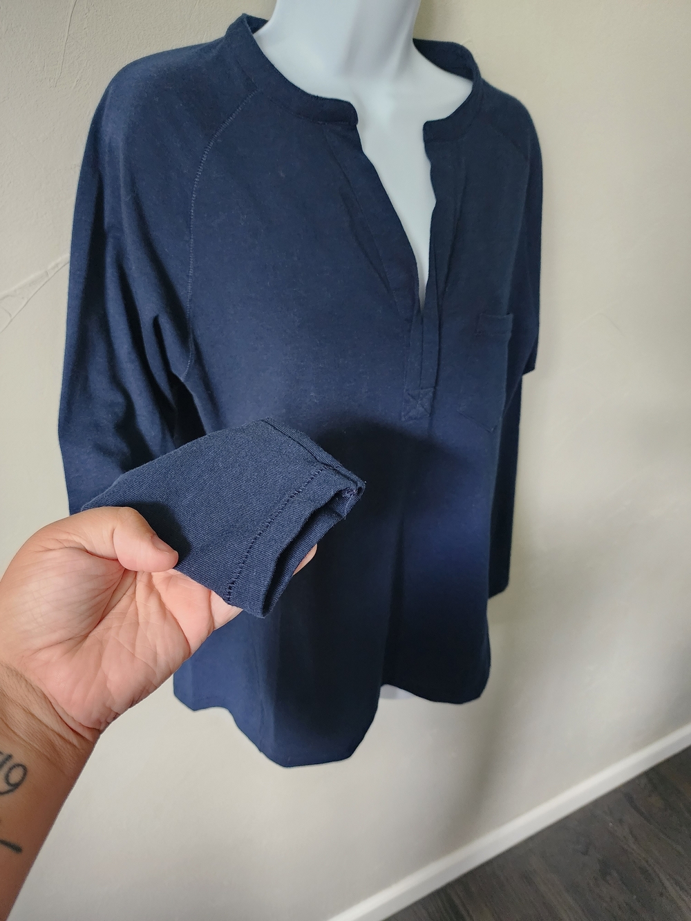 Carve Designs Navy Long-Sleeve Henley Top Size Large - Picture 2 of 5